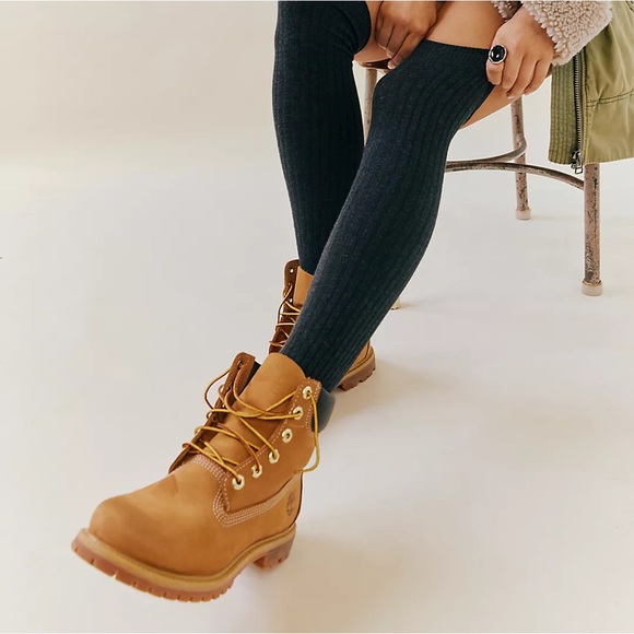 TIMBERLAND Classic Boots - Picture 1 of 7
